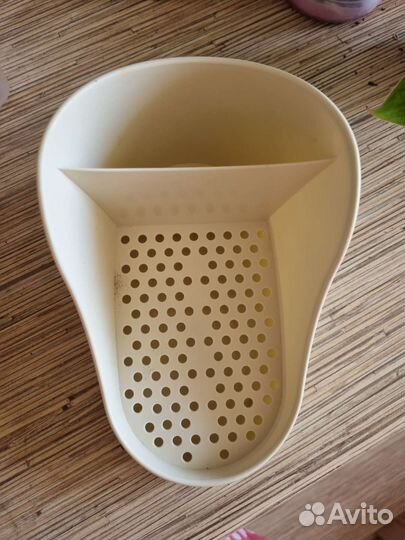 Подставка для моющих средств на кухне