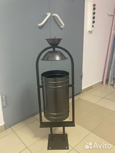 Урна с пепельницей