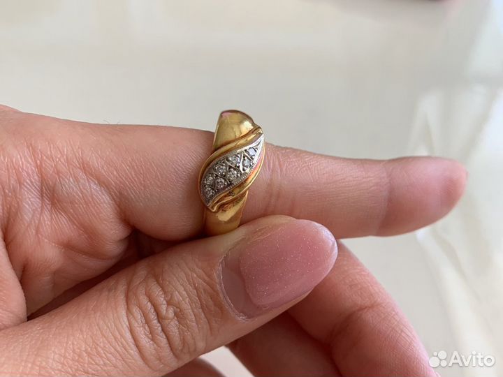 Золотое кольцо 750 пробы с бриллиантом