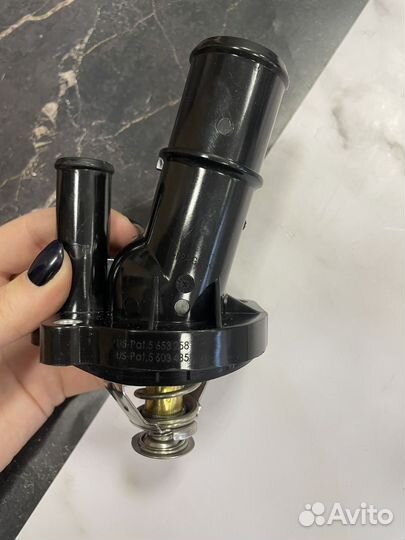 Термостат Land Rover LR027158