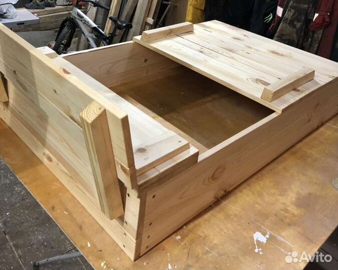 Песочница с крышкой