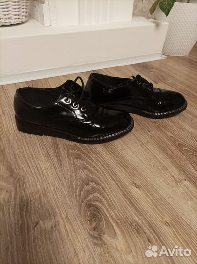 Туфли женские на шнурках
