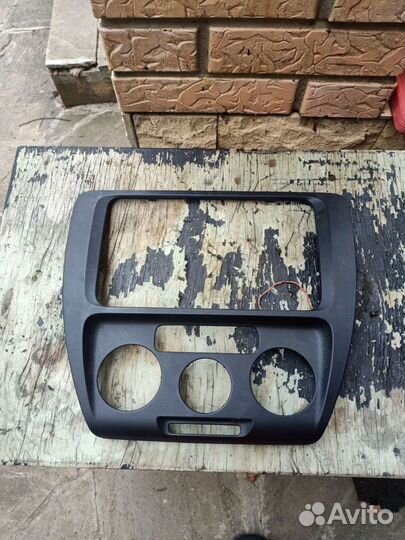 5c6858069 Рамка магнитолы jetta 6