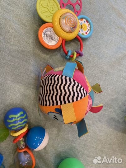 Игрушки для малышей пакетом