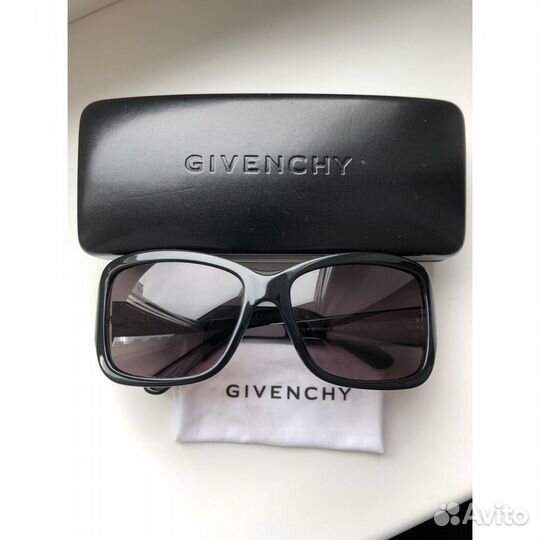 Солнцезащитные очки Givenchy