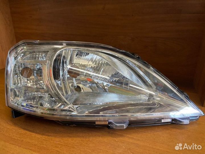 Фара правая Renault Logan 2008 - 2016