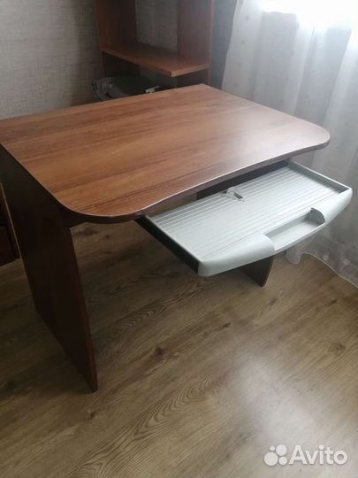 Письменный стол