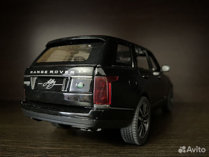 Коллекционная машинка Range Rover Sport 1:24