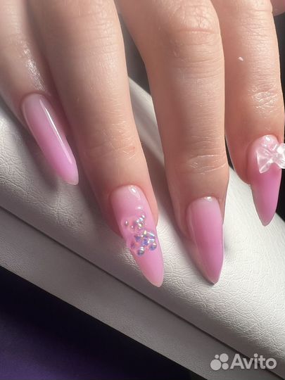 Модель на маникюр