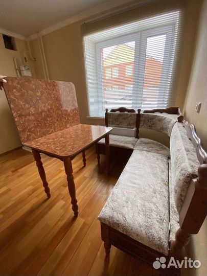 Кухонный уголок и стол