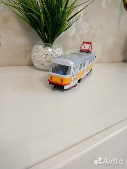 Трамвай игрушка