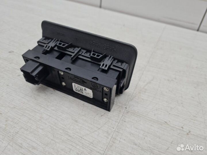 Кнопка открывания багажника Land Rover Evoque L538