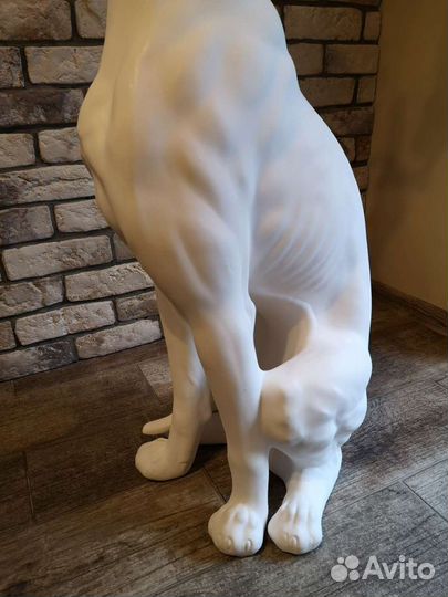 Статуя собаки