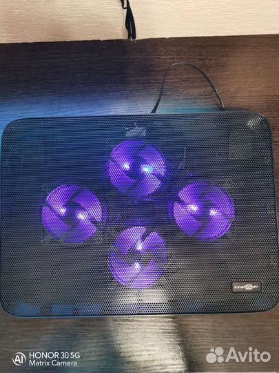 Подставка с охлаждением