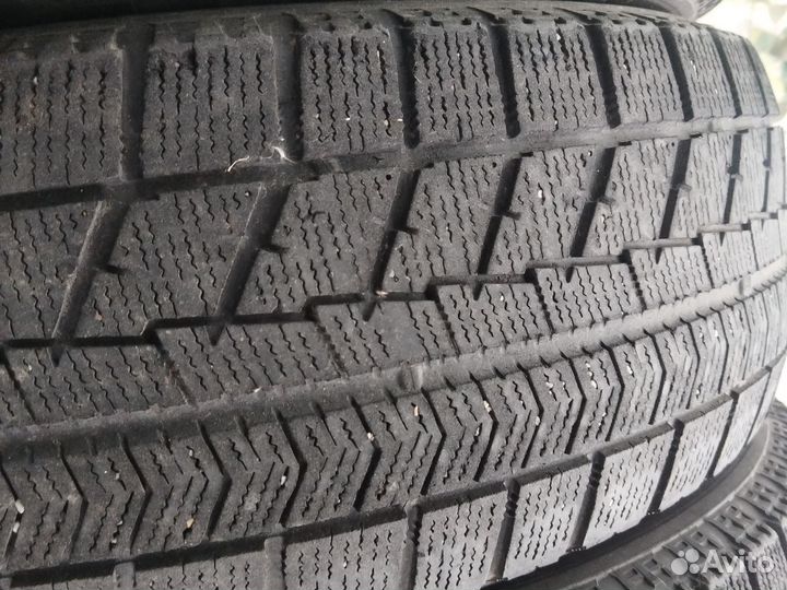 Bridgestone Blizzak VRX 215/65 R16 98S