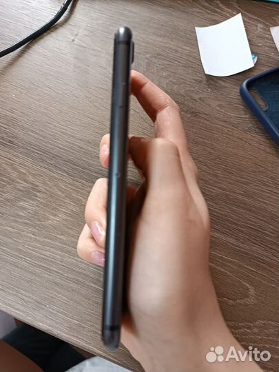 Телефон iPhone 8