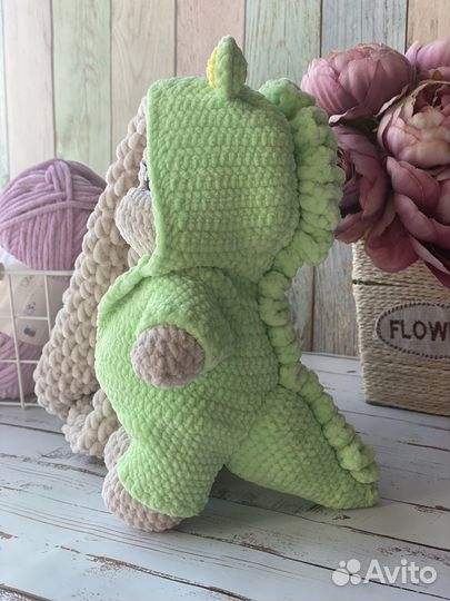 Зайка в костюме символа 2024 года