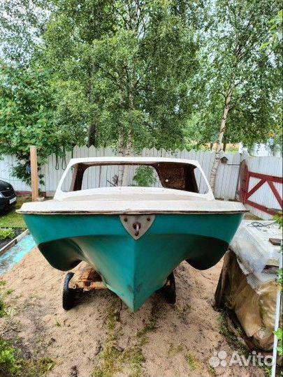 Продам катер с каютой Ладога-2