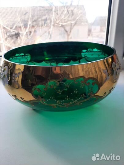 Ваза для фруктов на ножке