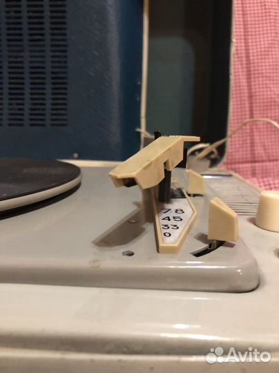 Проигрыватель винила юность