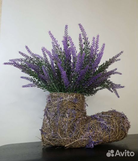 Кашпо с лавандой