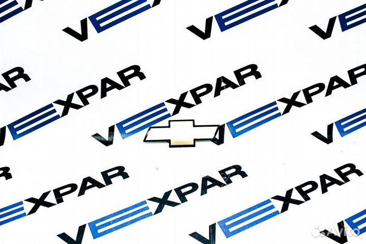 Шильдик Шевроле Нива на решетку радиатора старого