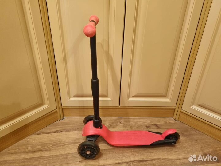 Самокат трехколесный