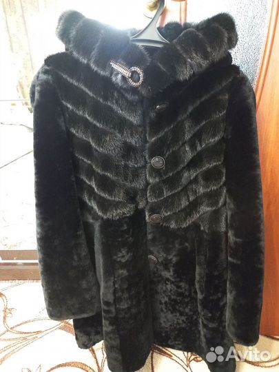 Шуба мутоновая с отделкой из норки