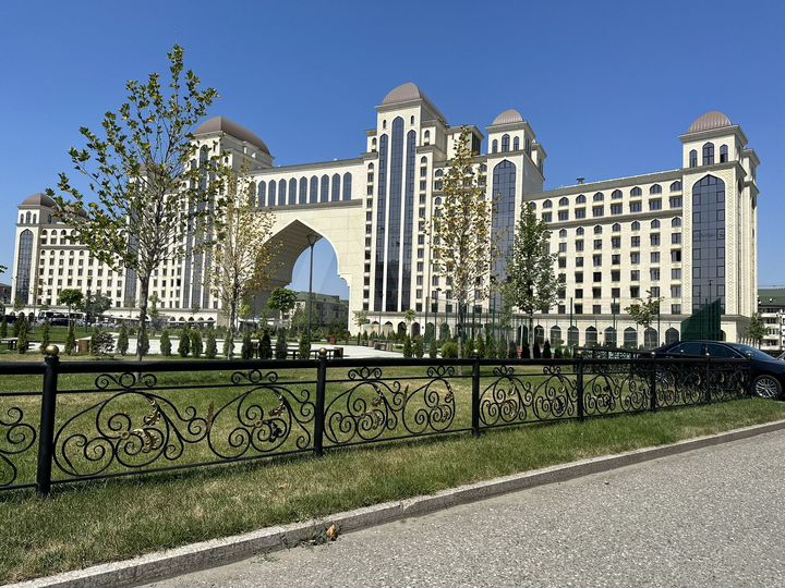 3-к. квартира, 128 м², 8/16 эт.