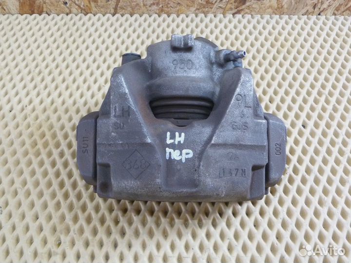 Суппорт передний левый Renault Megane III 2009-2016 (410111495R)