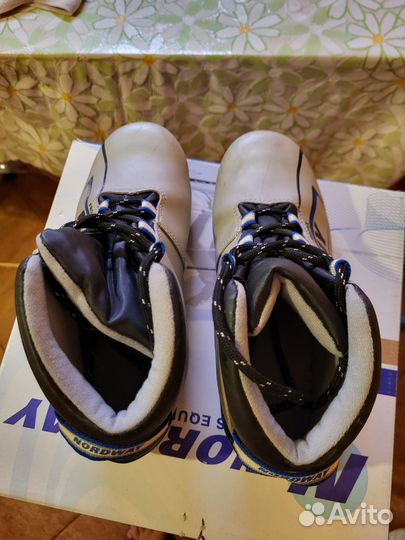 Лыжные ботинки