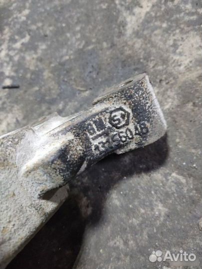 Кулак поворотный передний правый Opel Astra H