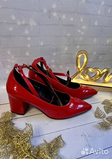 Туфли-лодочки красные лаковые 38