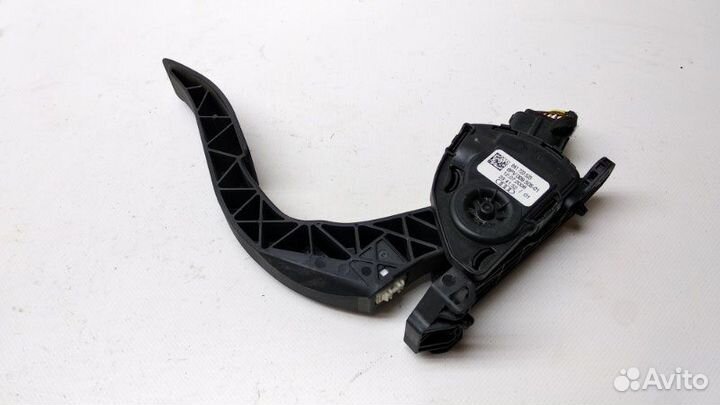 Педаль газа Audi A4 B8 2.0 2008