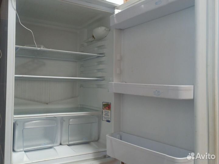 Холодильник indesit