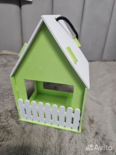 Кормушка для птиц, игрушка домик