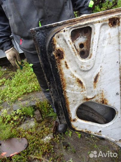 Дверь передняя правая маз 5336