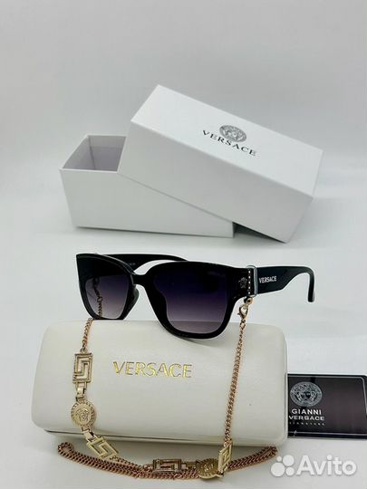 Солнцезащитные очки versace