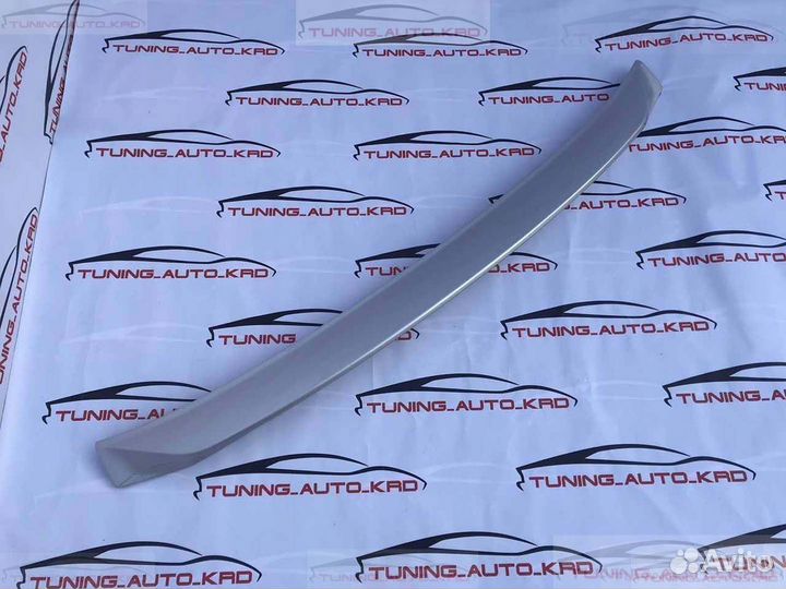 Спойлер под стекло Toyota Land Cruiser 200 S8977