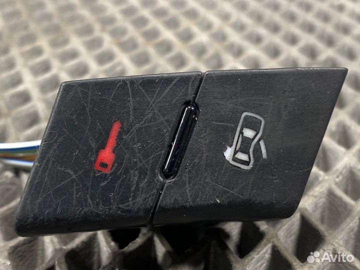 Кнопка центрального замка Audi Allroad C5 BES 2004