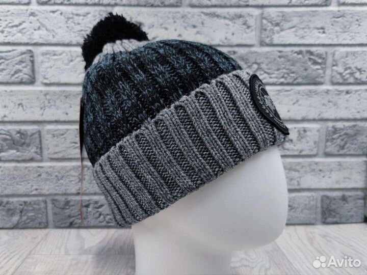 Шапка вязаная с пумпоном Canada goose серая