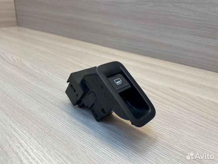 Кнопка стеклоподъемника задняя Volkswagen Polo