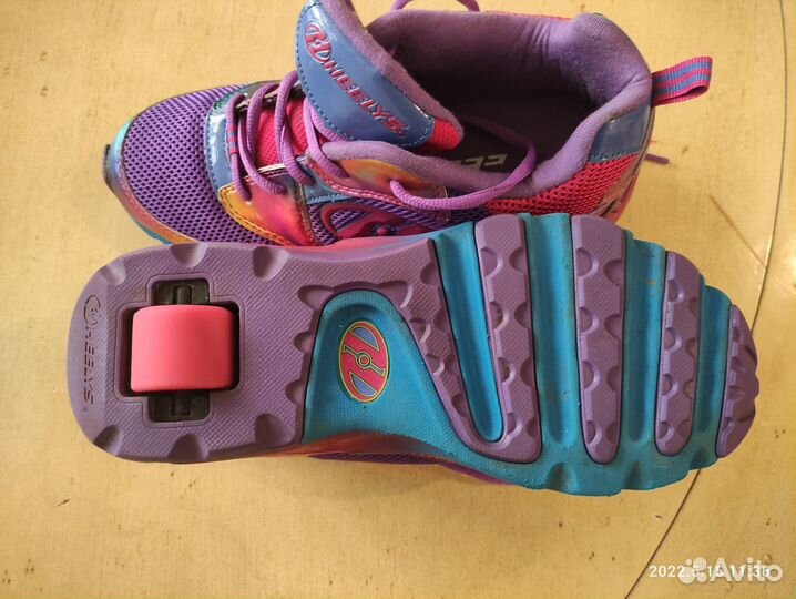 Heelys кроссовки с роликами продаю новые