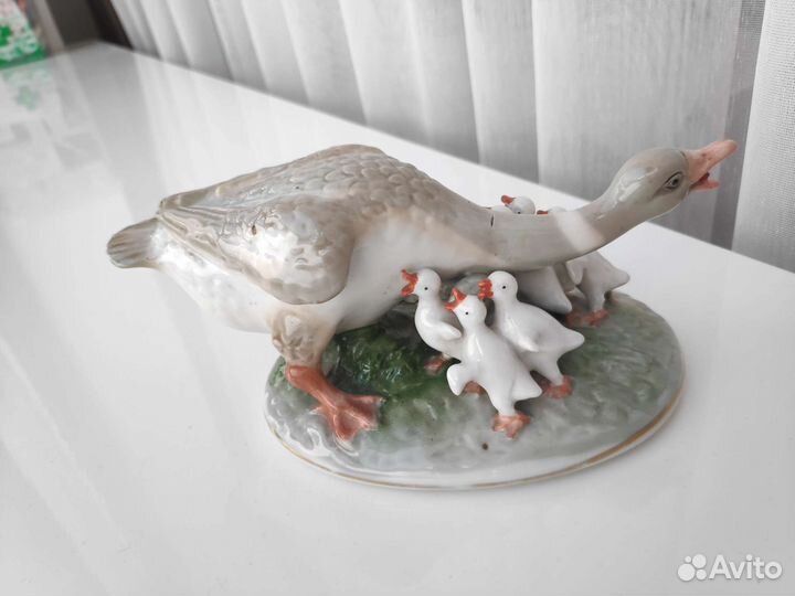 Фарфоровая статуэтка 