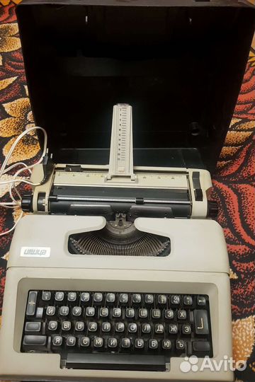 Печатная пишущая машинка