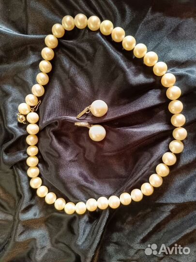 Жемчужные бусы с серебряными сережками