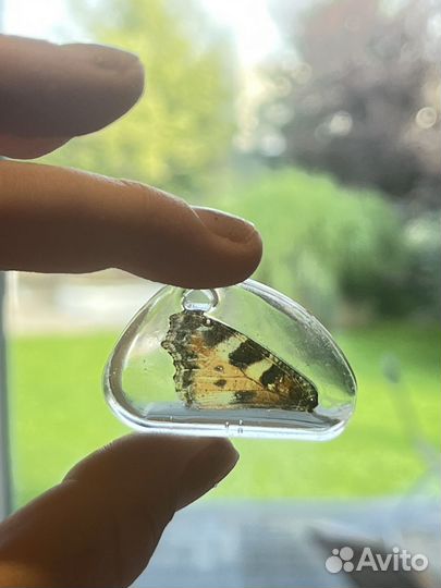 Кулон с крылом бабочки