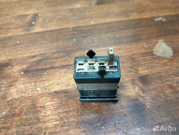 Кнопка подогрева сиденья Volkswagen Bora (ящик 13)