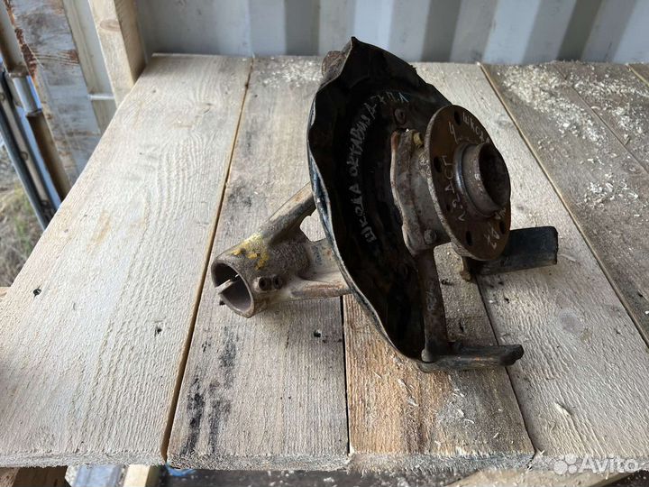 Поворотный кулак левый Skoda Octavia a7