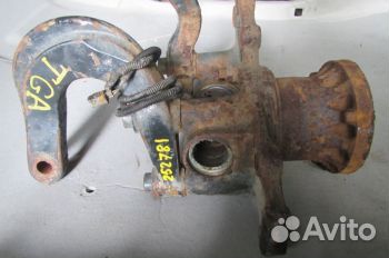 Кулак передний левый 81442013225